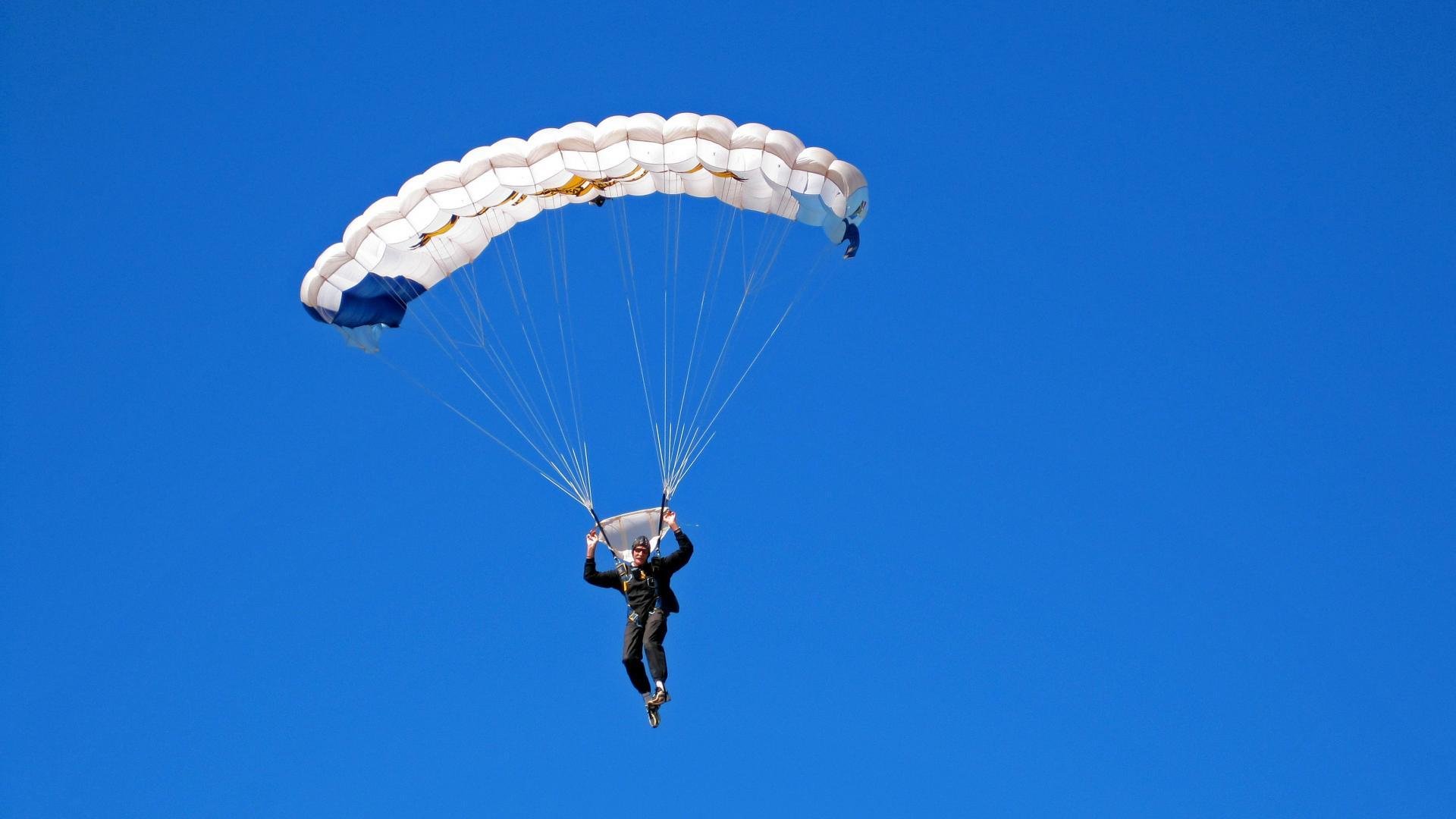 德国男子4x100米自由泳接力队在决赛中获得第六名，德国1500米自由泳